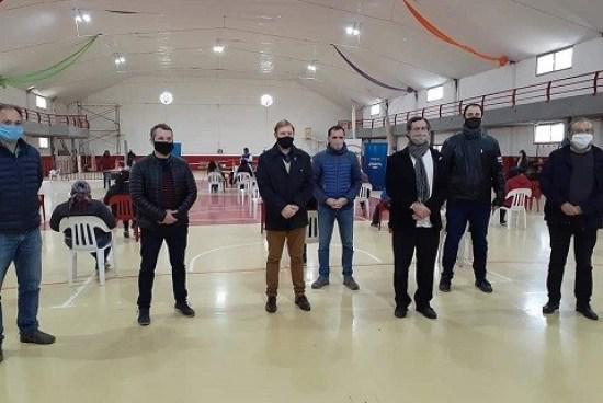 Entrega-de-tarjetas-armstrong