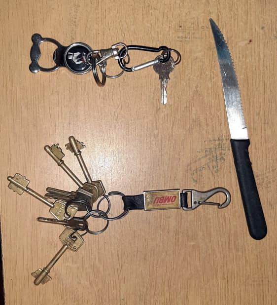 llaves y cuchillo