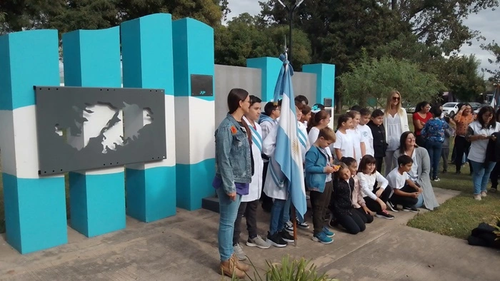 acto-malvinas-monume