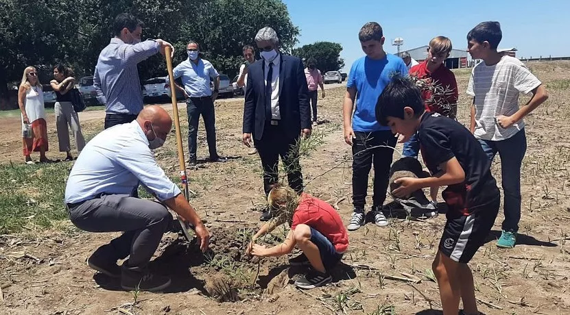 El-Trebol-contara-con-una-Escuela-Agro-Tecnologica-12-Copiar