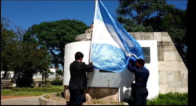 meyer bandera a media asta