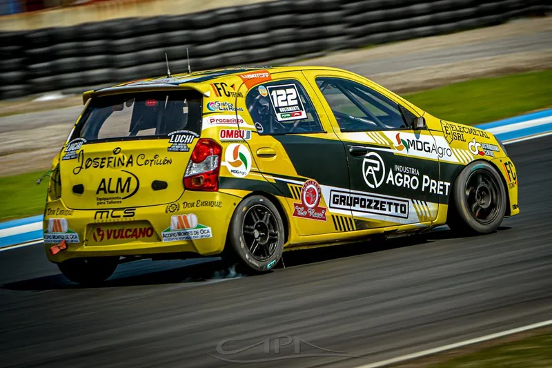 Renzo Bustamante (2)[28900]