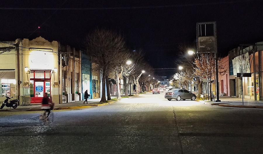 luces led calle italia entre santa fe y belgrano 260620