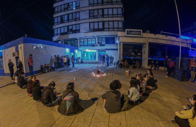 familiares-amigos-y-vecinos-vigilia-exigir-justicia-el-crimen-florencia-foto-gentileza-francisco-arduino