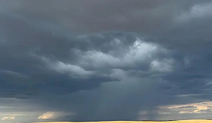 cielo_tormentoso_pero_sin_rayos_en_una (1)