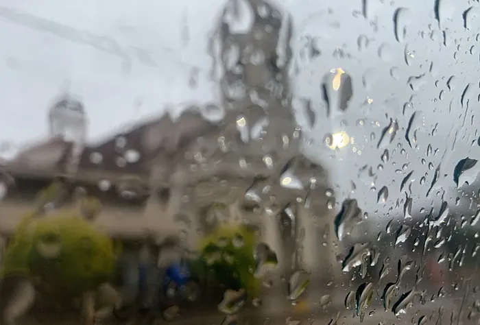 llueve iglesia