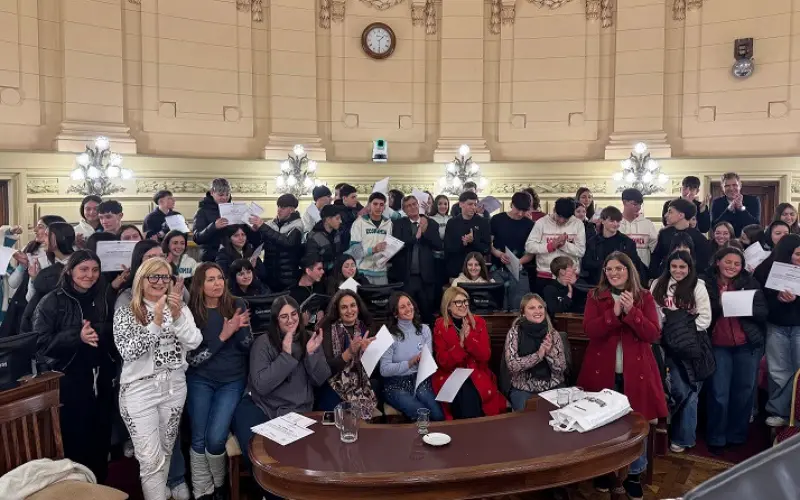 SENADO ARMSTRONG ALUMNOS