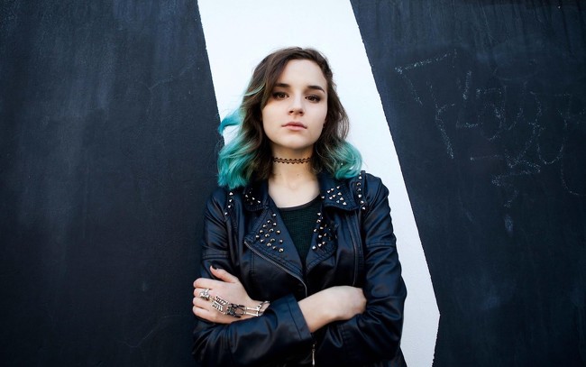 rizha-650x407 contra pared