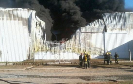 incendio-areaindustrialcanadadegomez.JPG