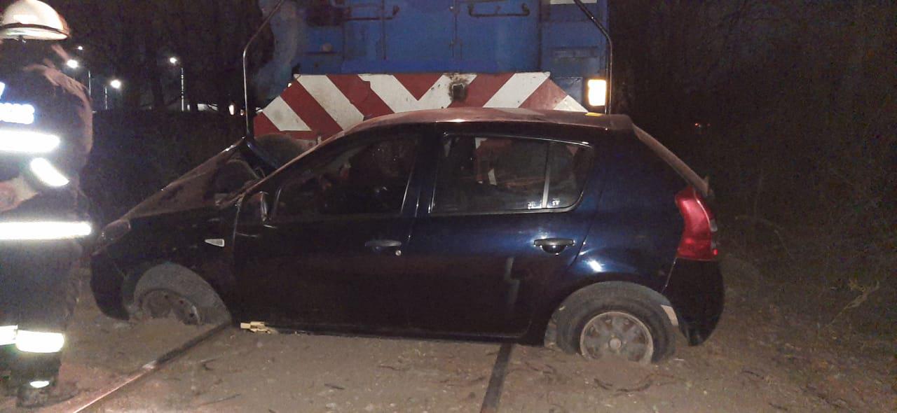 auto chocado por tren 040720