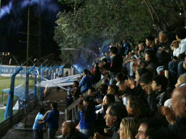 almafuerte-tribuna-noche.jpg