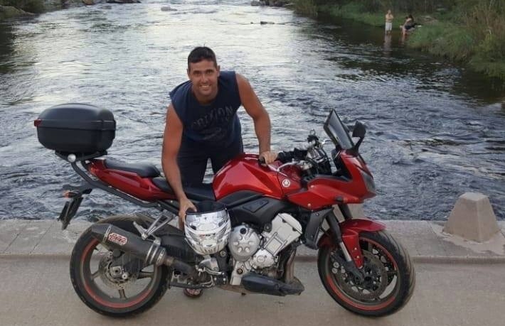reinaldi leo con su moto