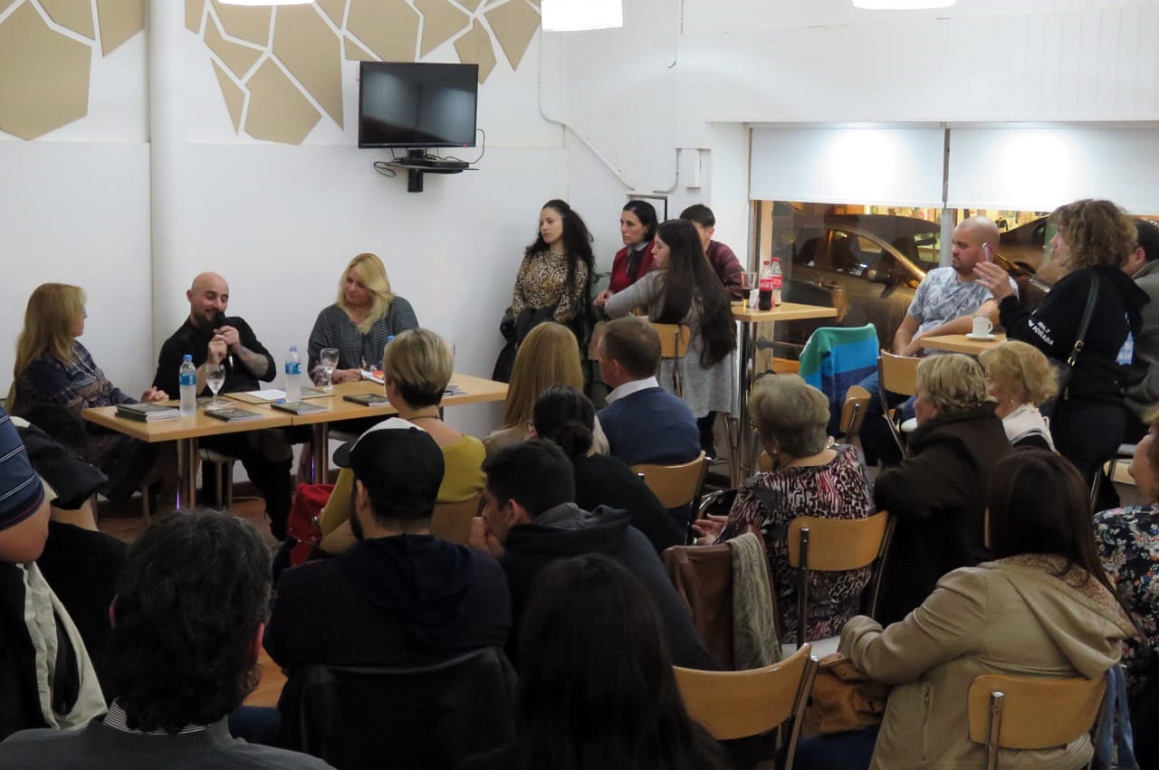 Basile presenta libro las parejas 160519