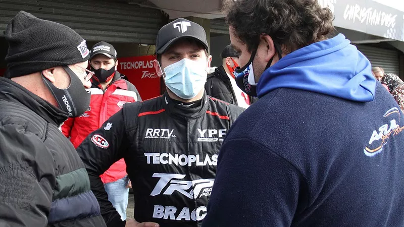 testa de frente charlando