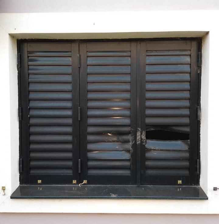 ventana patada