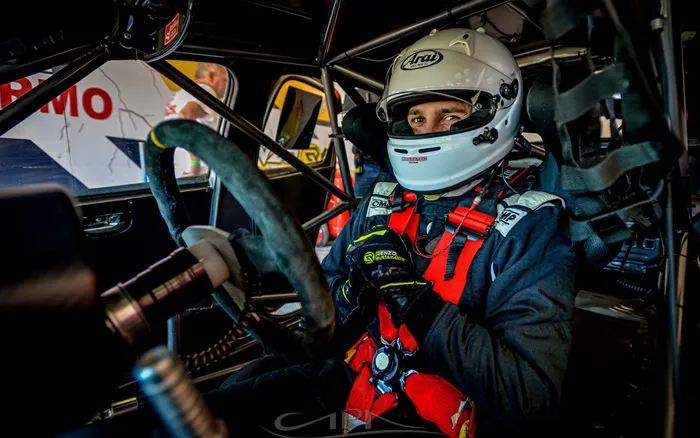 Renzo Bustamante (10)[27438]