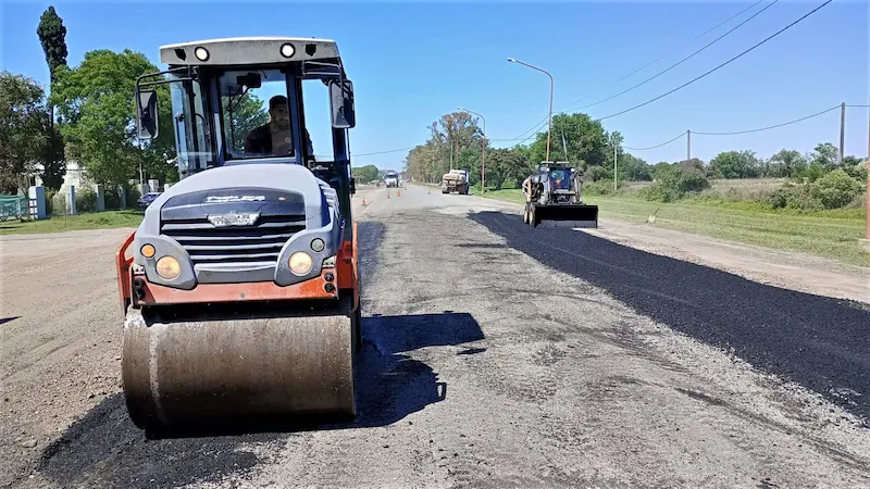 RN 178 - VIALIDAD NACIONAL EJECUTA BACHEO CON ASFALTO EN LAS ROSAS - 31-...