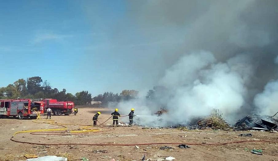 bomberos basural 170420