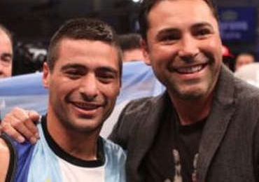 Hoya-felicitando-Matthysse-Dallas-Jr_2.jpg