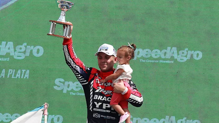 testa trofeo