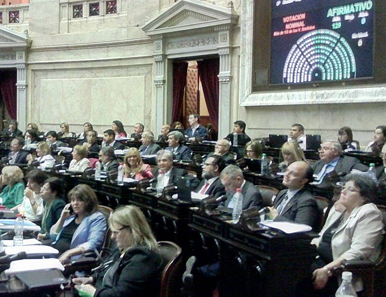 cg-apruebanLeyDerechoFormacion-B