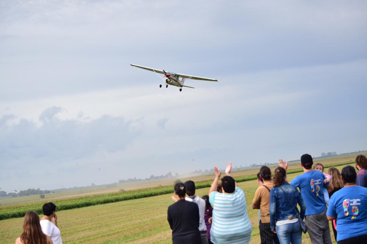 aero adaptado 1 avion vuela