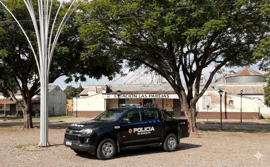 policia frente a terminal las parejas