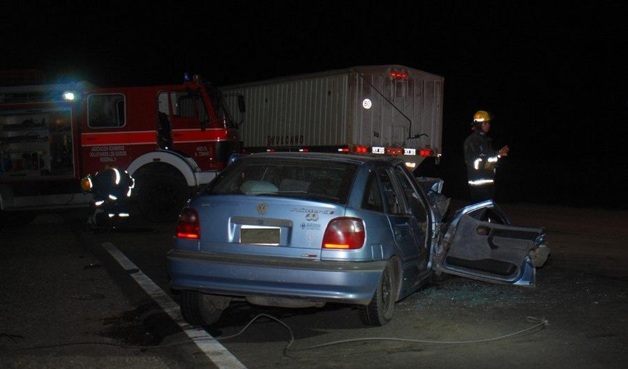 Un-auto-y-un-camion-colisionaron-entre-El-Trebol-y-Los-Cardos-3-Copiar