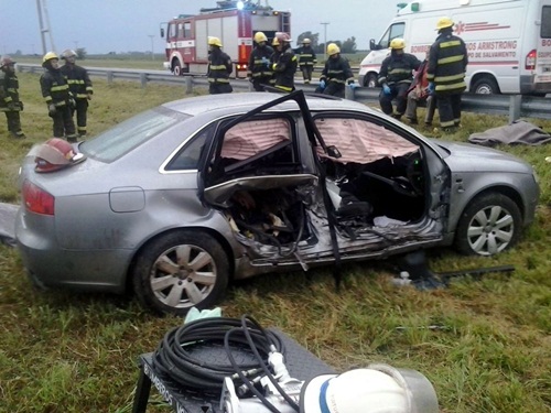 autopista-tresmuertos-auto.jpg